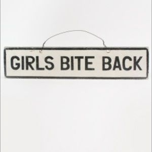 Brandy Melville sign  “girls bite back”